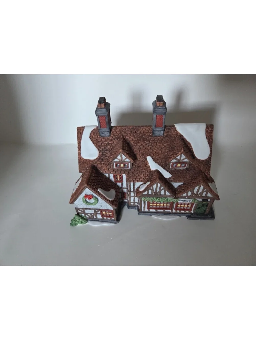 Department 56 Dickens Village Series Ashbury Inn Handpainted Porcelain 1991